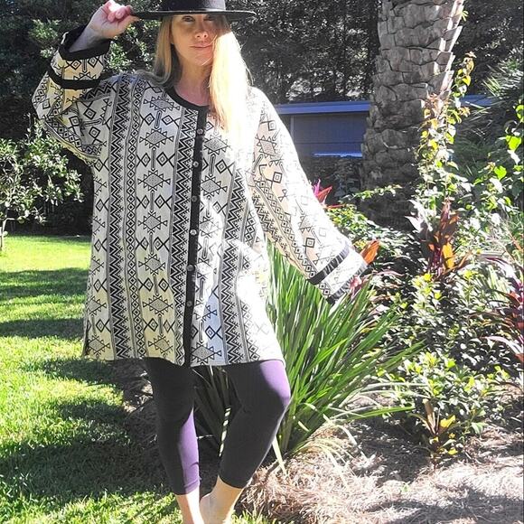 Meetu Magic African style poncho - Picture 1 of 7